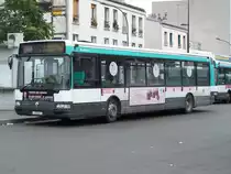 Agora Nr 2343 der Linie 168 an der Haltestelle  St-Denis Porte de Paris  am 01/10/10.