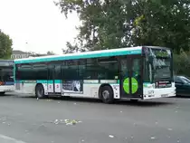 NL 223 Nr 9061 der Linie 153 an der Haltestelle  St-Denis Porte de Paris  am 01/10/10.