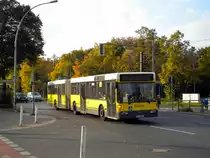 Mercedes-Benz O 405 N (Niederflur-Stadtversion) als SEV f�r die Stra�enbahnlinie M13 zwischen Wedding Virchow-Klinikum und Wei�ensee Gustav-Adolf-Stra�e/Amalienstra�e am U-Bahnhof Osloer Stra�e.
