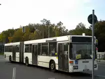 Mercedes-Benz O 405 N (Niederflur-Stadtversion) als SEV f�r die Stra�enbahnlinie M13 zwischen Wedding Virchow-Klinikum und Wei�ensee Gustav-Adolf-Stra�e/Amalienstra�e am U-Bahnhof Osloer Stra�e.