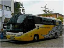 Neoplan Cityliner mit Werbung f�r den  Eishockeyverein Passau Black Hawks  in Bahnhofsn�he von Passau aufgenommen am 15.09.2010.