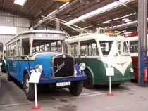 Saurer BLD Nr 22, Jahrgang 1932, der Stadt Lausanne, und ein Obus Vetra CS 55 Nr 21, Jahrgang 1939, der Stadt Poitiers am AMTUIR Museum.