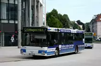 Stra�enbahn Hagen 740 (HA DF 740) macht Werbung f�r VWA.
Hagen Stadtmitte, 6.6.2010.