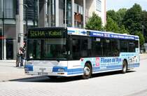 Straenbahn Hagen 738 (HA DF 738) macht Werbung fr Fliesen de Myn.
Hagen Stadtmitte, 6.6.2010.
