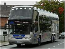 Dieser Neoplan Skyliner war mir am 15.09.2010 in Zwiesel vor die Linse gefahren.