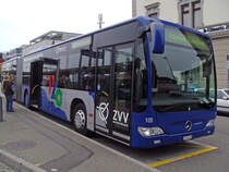 VZO-Mercedes Citaro NR.105 am Wetzikon,Bahnhof am 14.10.10 . Der 105er ist einer der letzten wo der grosse Spiegel noch Blau ist .