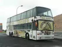 13.10.10,Werbebus von Karting Club Tenerife an der TF-1 auf Teneriffa.