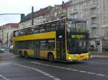 MAN Lion's City DD (Doppelstock) auf der Linie 156 nach Wei�ensee Stadion Buschallee/Hansastra�e an der Haltestelle Erich-Weinert-Stra�e.