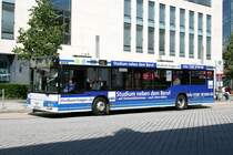 Stra�enbahn 740 (HA DF 740) wirbt f�r VWA.
Hagen Stadtmitte, 26.6.2010.