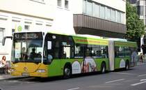 SSB (S SB 7041) wirbt f�r die Erlebniswelt Stuttgart Airport.
Stuttgart Feuersee, 28.6.2010.