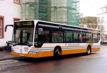 LM-NH 52 Alpina, Limburg der Stadtlinie Limburg am 19.04.2005, Haltestelle Hospitalstrasse.
Der Bus ist bei Alpina mittlerweile ausgemustert und wurde 2007 bei Heymann, Nast�tten gesichtet.