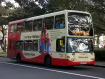 Scania Doppeldecker (vmtl. Wright Aufbau) von Brighton & Hove am 4.Oktober 2010 an der Haltestelle Old Steine in Brighton. 

