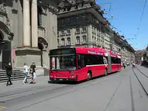 Volvo Bus mit der Betriebsnummer 820 auf der Linie 12 f�hrt Richtung Bahnhof Bern. Die Aufnahme stammt vom 04.06.2010.