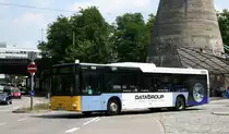 SSB (S SB 5116) am Bahnhof Stuttgart Feuerbach, 28.6.2010..
Der Bus wirbt f�r Datagroup.