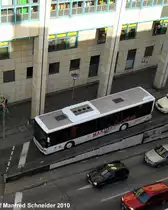 Setra Bus von Mandelbachtal Reisen verl�sst die Haltestelle Saarbr�cken Hauptbahnhof. Das Bild habe ich am 26.10.2010 gemacht.