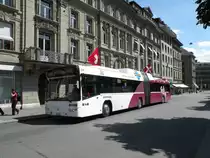 Volvo Bus mit der Betriebsnummer 831 mir Vollwerbung auf der Linie 17 Richtung Bahnhof Bern. Die Aufnahme stammt vom 04.06.2010.