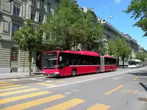 Mercedes Citaro mit der Betriebsnummer 855 auf der Linie 13 in der Bundesgasse. Die Aufnahme stammt vom 04.06.2010.