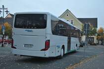 Setra 415 UL (Heckansicht), am Marktplatz in Lehrte am 29.10.2010.