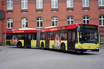 Hochbahn 7230 mit Werbung f�r das Maggi Kochstudio auf der Linie 25 am 28.September 2010 am Bf.Altona