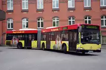 Hochbahn 7230 mit Werbung f�r das Maggi Kochstudio auf der Linie 25 am 28.September 2010 am Bf.Altona