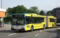 RNV 156 (HD 3249) macht Werbung f�r Kieser Training.
Heidelberg Bismarckplatz, 30.6.2010.