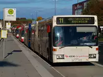 Verst�rkerfahrt nach Hoengen wartet vor dem Aachener Tivoli am 31.10.2010