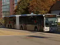 ASEAG Gelenkbus Nr.295, ein O530 CapaCity mit 4 Achsen am 31.10.2010 vor dem Aachener Tivoli.