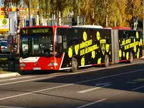 Verst�rkerfahrt nach Merkstein wartet vor dem Aachener Tivoli am 31.10.2010