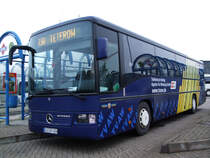 Linie 230 von Rostock Hauptbahnhof/S�d Richtung Teterow kurz nach der Ankunft in der Haltestelle Rostock Hauptbahnhof/S�d(09.11.10)