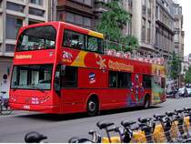 VOLVO-CitySightseeing HopOn-HopOff wartet in Br�ssel auf Fahrg�ste;100831
