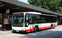 Hochbahn 2761 (HH HE 2761) macht Werbung fr Ypey.
Niendorf Markt, 3.7.2010.