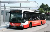 Hochbahn 2913 (HH HN 2913) macht Werbung f�r E.on Hanse.
Hamburg Poppenb�ttel, 3.7.2010.