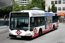 Hochbahn 2407 (HH HN 2407) macht Werbung fr Reifen Helm.
Hamburg Poppenbttel, 3.7.2010.