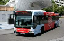 Hochbahm 2821 (HH HN 2821).
Der Bus macht Werbung fr Harrys Fliesenmarkt.
Hamburg Poppenbttel, 3.7.2010.