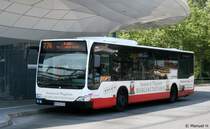 Hochbahn 2762 (HH HN 2762) macht Werbung fr das Seniorenheim Margarethenhof.
Hamburg Poppenbttel, 3.7.2010.