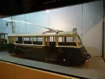 Vectra - Trolleybusmodell in einer U-Bahnstation in Marseille am 15. Oktober 2010