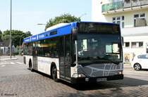 Hochbahn 2413 (HH HN 2413) am ZOB Barmbek, 3.7.2010.
Der Bus macht Werbung fr die Polizei Hamburg.