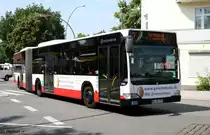 Hochbahn 7703 (HH HN 2773) macht Werbung f�r das Parkettstudio Nils Zimmermann.
Hamburg Barmbek ZOB, 3.7.2010.