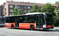 Hochbahn 2706 (HH HN 2706).
Der Bus macht Werbung f�r E.on Hanse und steht am ZOB Barmbek, 3.7.2010.