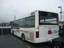 Wagen 121 der LVG macht Feierabend und fhrt mit der Fhre vom Priwall nach Travemnde rber.