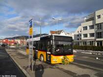 Postauto/PU Stutz Nr. 263 (MAN Lion's Midi A66) an seinem ersten Betriebstag am 11.12.10 beim Bhf. Bonstetten-Wettswil samt Blumenschmuck zur Feier des Tages.