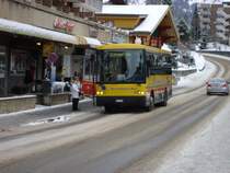 Der Mauri Carro Alpino der Linie 3 (Fahrtrichtung 31) am 11.12.2010 bei der Haltestelle Grindelwaldnerhof. Bei der Zielanzeige ist immer die Fahrtrichtungsnummer angegeben, nicht die Liniennummer. Dies war der erste Tag der Skibussaison, aber ich denke, es knnte vielleicht noch zu Problemen kommen.