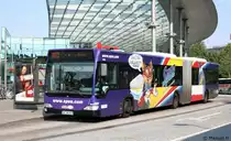 Hochbahn 7808 (HH HN 2838).
Der Bus wirbt f�r Spee.
Hamburg HBF, 3.7.2010.