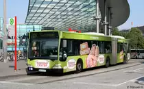 Hochbahn 7404 (HH HN 2474) mit Werbung f�r das Eidelstedt Center.
Hamburg HBF, 3.7.2010.