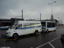 Eine Spezialit�t bei der VBG ist die Linie 455, dort eingesetzt wird ein Mercedes Sprinter Nr. 20 und ein Anh�nger (Spezialanfertigung von Hess) Nr. 21. Am 11.12.10 war dieses Gespann jedoch zwischen Stettbach und D�bendorf als Glattfestshuttle im Einsatz.