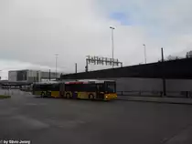 Postauto/Regie ZH-Unterland Nr. 164 (MAN A23) am 11.12.2010 beim Flughafen Z�rich auf der Linie 530.