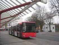 Am 24.03.2010 steht der Wagen 4528, ein MAN NG313 einsam und verlassen am BF Vegesack und wartet auf seinen Fahrer und seinen n�chsten Einsatz. Dieses Bild habe ich noch eben auf dem Weg zur Arbeit gemacht. 
Ich bin ja gespannt, wie lange diese Serie noch in Bremen zum Einsatz kommen wird. 

