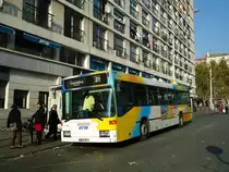 RTM Marseille Nr. 709/9864 RN 13 Mercedes O 405N am 15. Oktober 2010 Marseille, Canebi�re Bourse