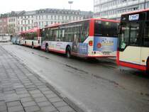 Die Trierer Stadtbusse im  Sternverkehr . Hier beim Hauptbahnhof
Mo. - Fr. von 17:30 - 06:45, Samstags, Sonntags und Fiertags ganztgig, fahren die Busse mit groen Liniennummer wie 83 anstatt 3.           11.11.06