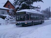Der CNG getriebene Agora Nr 701 f�hrt in Entzheim im frischen Weihnachtschnee am 25/12/10.